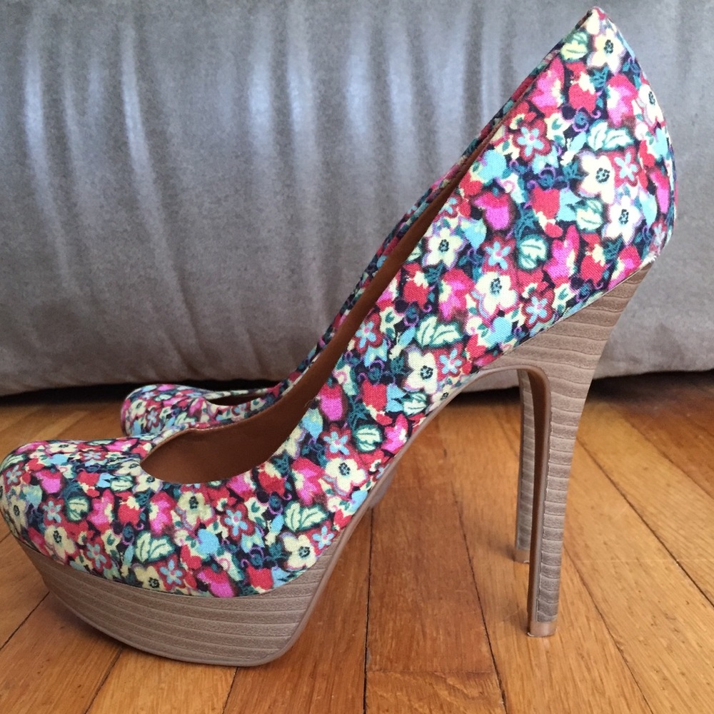 Jessica Simpson Floral Heels!